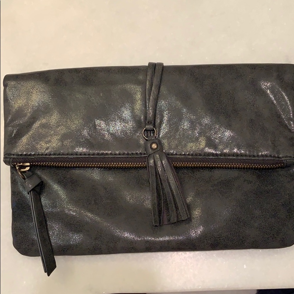 Lucky clutch with tassel